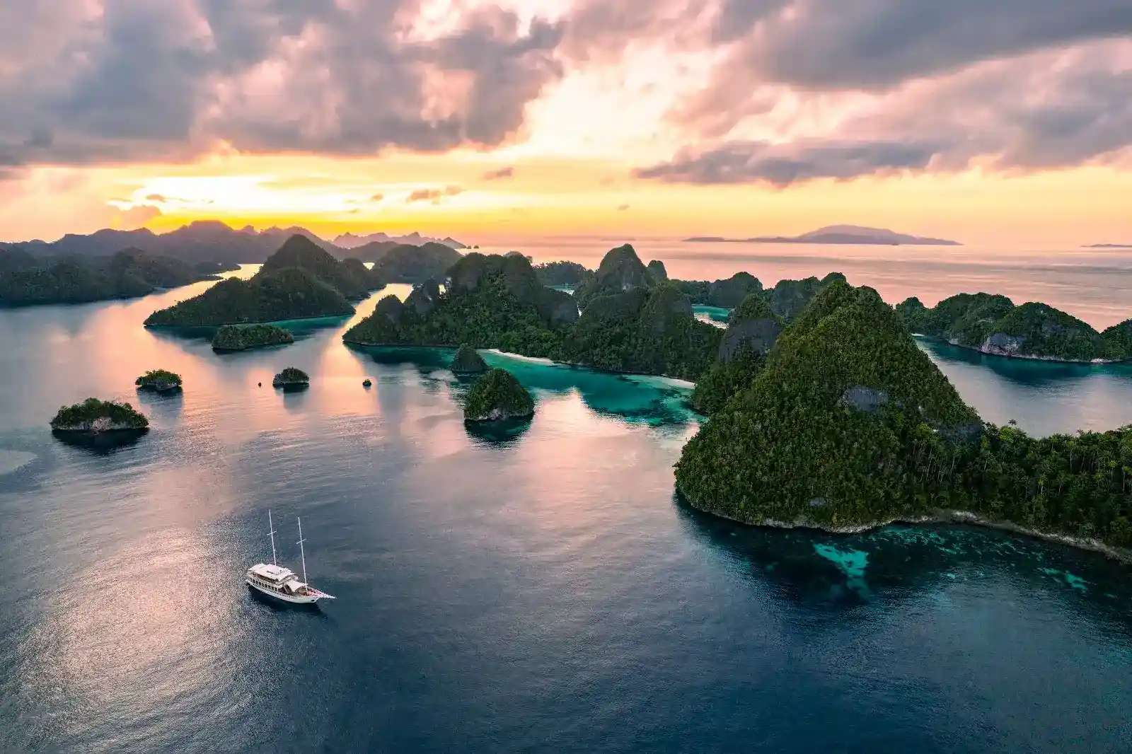 Raja Ampat Island with Phinisi | Invest Land Raja Ampat